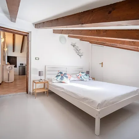 Romantic Hideaway In Apartment