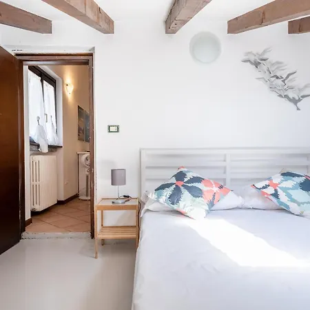 Apartment Romantic Hideaway In