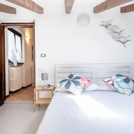 Romantic Hideaway In Apartment